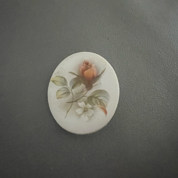 Vintage Hand Painted Porcelain White Orange Green Floral Scene Brooch Japan - Picture 2 of 10